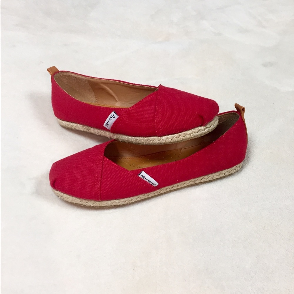 ⚓️Red Avanti Slip Ons⚓️